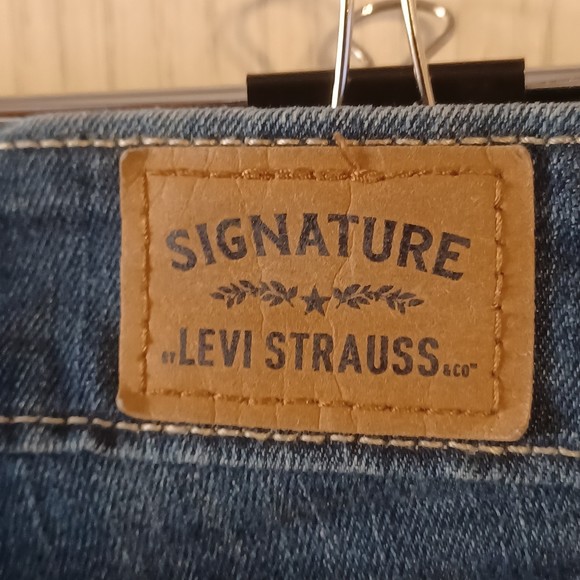 Levi's Signature, Size12 M, 32 x 33, Mid Rise Straight - Picture 7 of 9